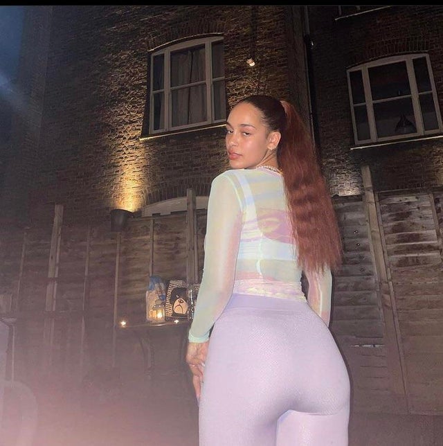 Jorja Smith - Free pics, galleries & more at Babepedia